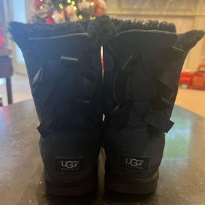 Uggs black short Bailey bow boots